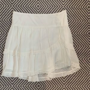 Flowy white skirt